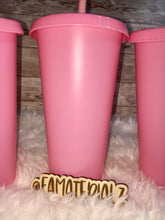 Load image into Gallery viewer, 24oz Pink Plastic cups (Set of 5)