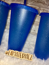 Load image into Gallery viewer, 24oz Glitter Blue Plastic cups (Set of 5)